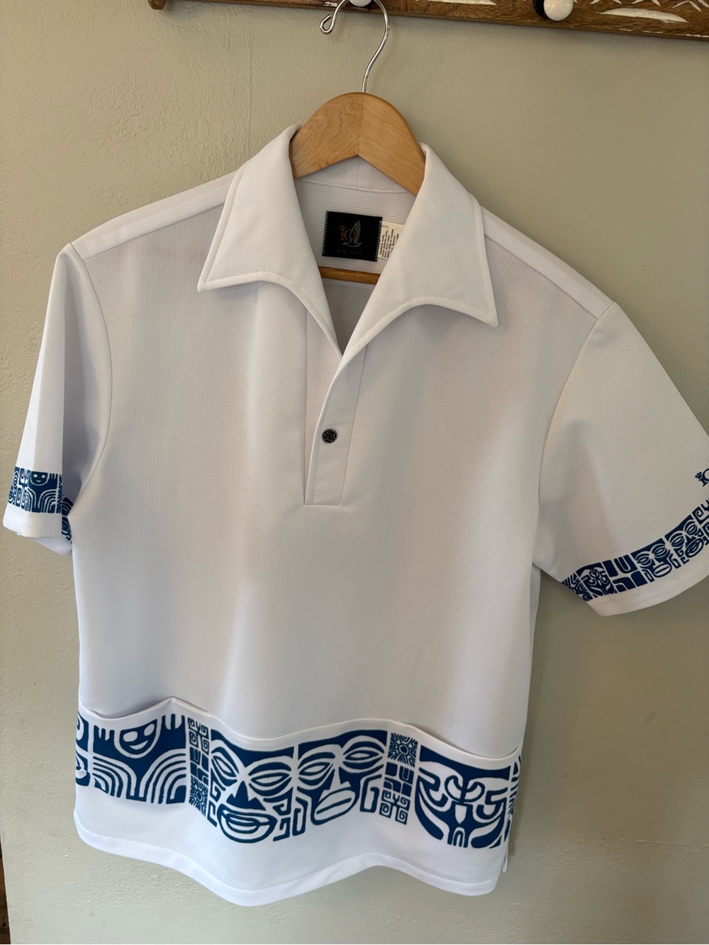 IOLANI Hawaii Golf Polo White Blue Tribal Tiki Graphic Print Mens L